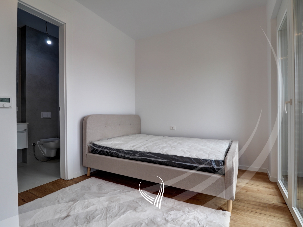 Shtëpi me 4 dhoma gjumi me qira në lagjen Marigona Hill8