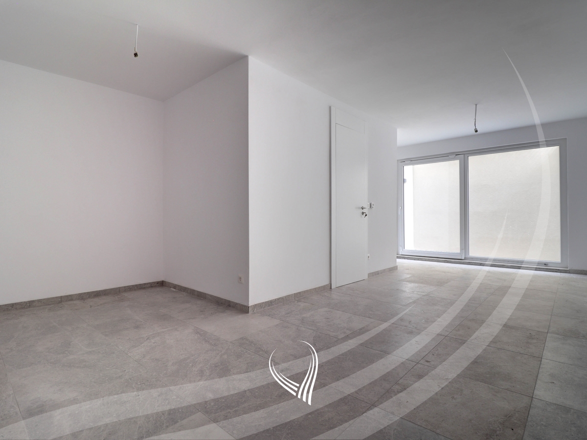 Shtëpi me 4 dhoma gjumi me qira në lagjen Marigona Hill13