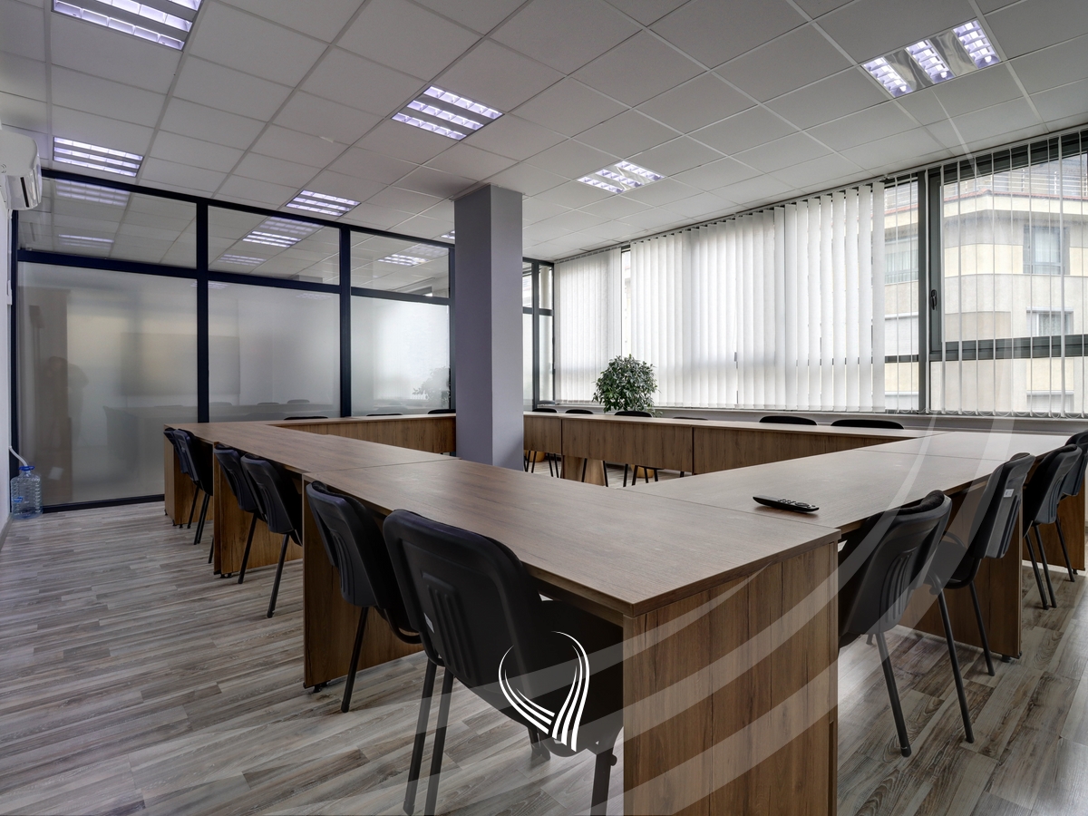 Zyre 165.4m2 me qira në lagjen Dodona0