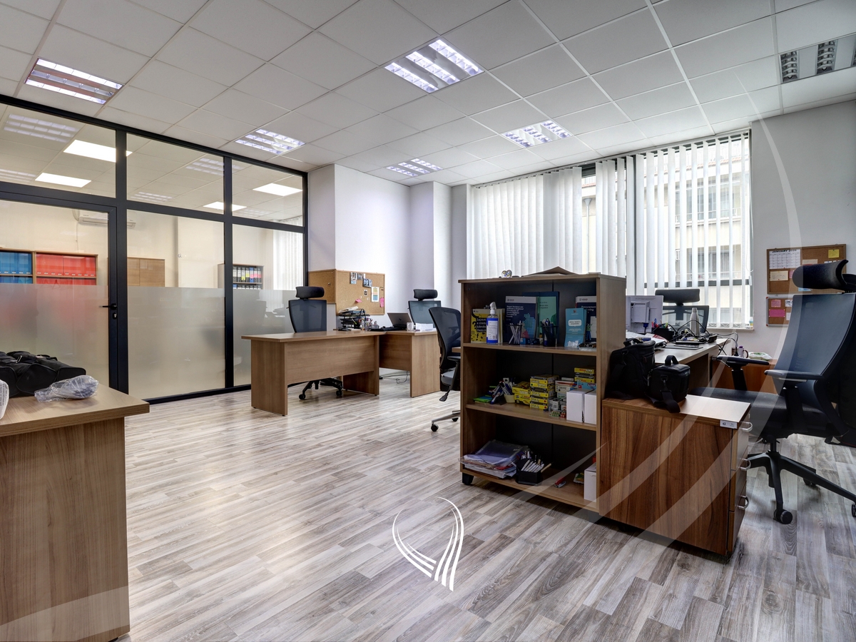 Zyre 165.4m2 me qira në lagjen Dodona2