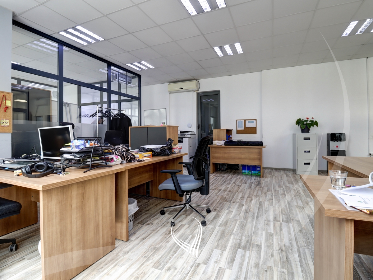 Zyre 165.4m2 me qira në lagjen Dodona3