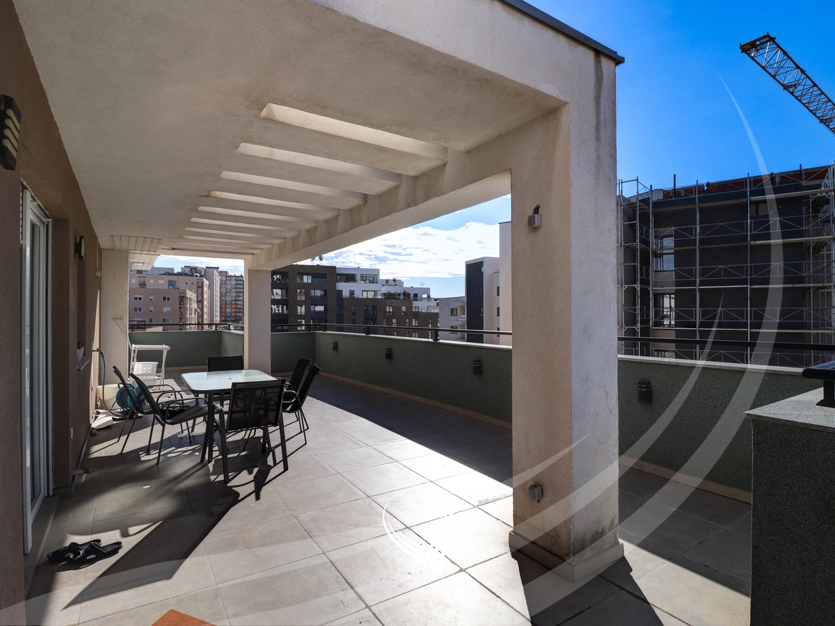 Penthouse me 3 dhoma gjumi në shitje në lagjen Mati 1 – Rruga B15