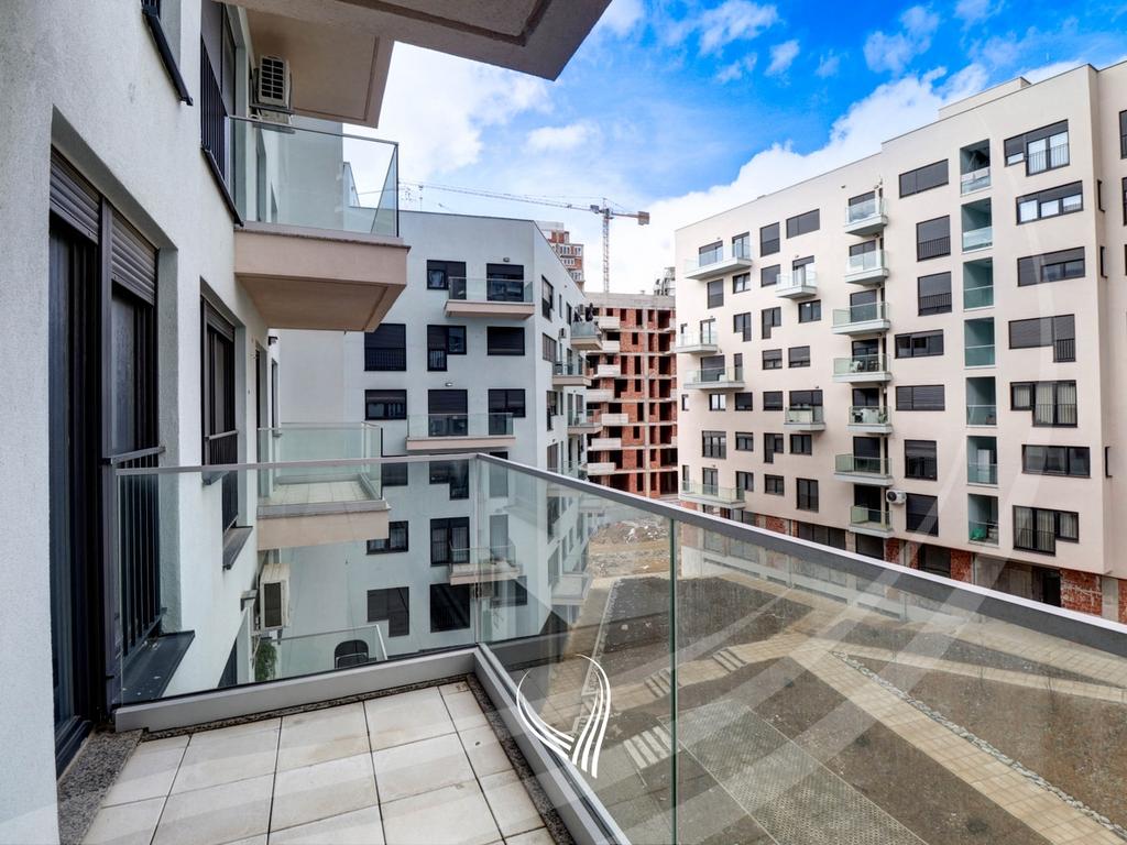 Zyre me 3 dhoma pune me qira në lagjen Mati 1 – Kodrina7