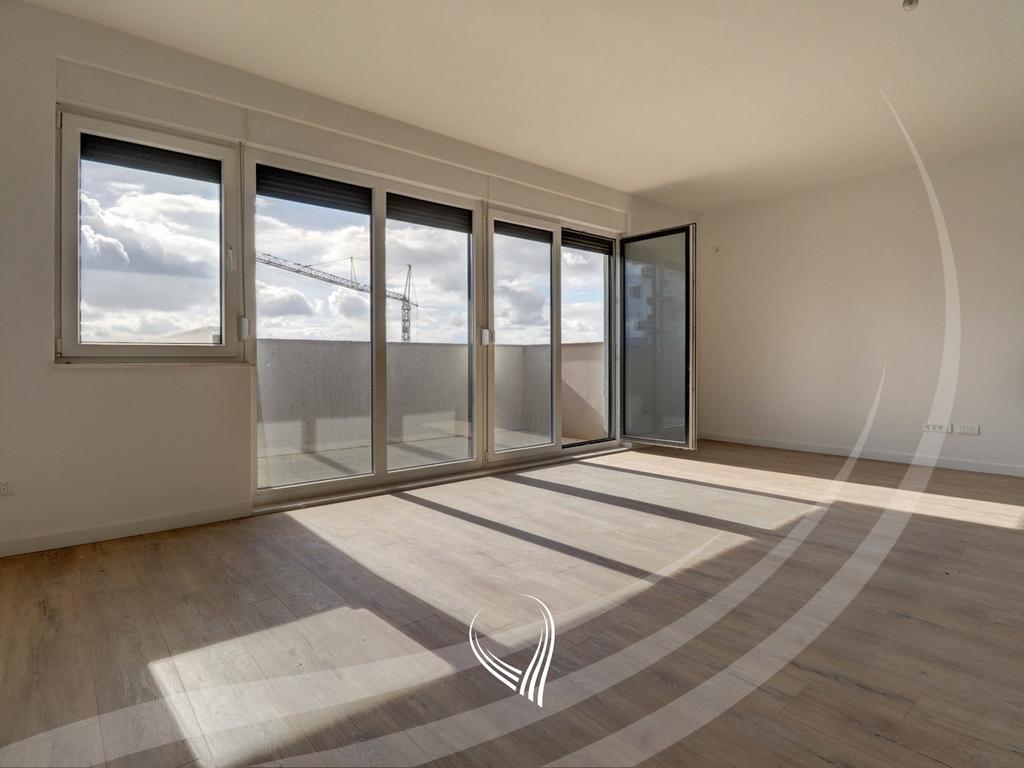 Zyre me 4 dhoma pune me qira në lagjen Mati 1 – Kodrina1