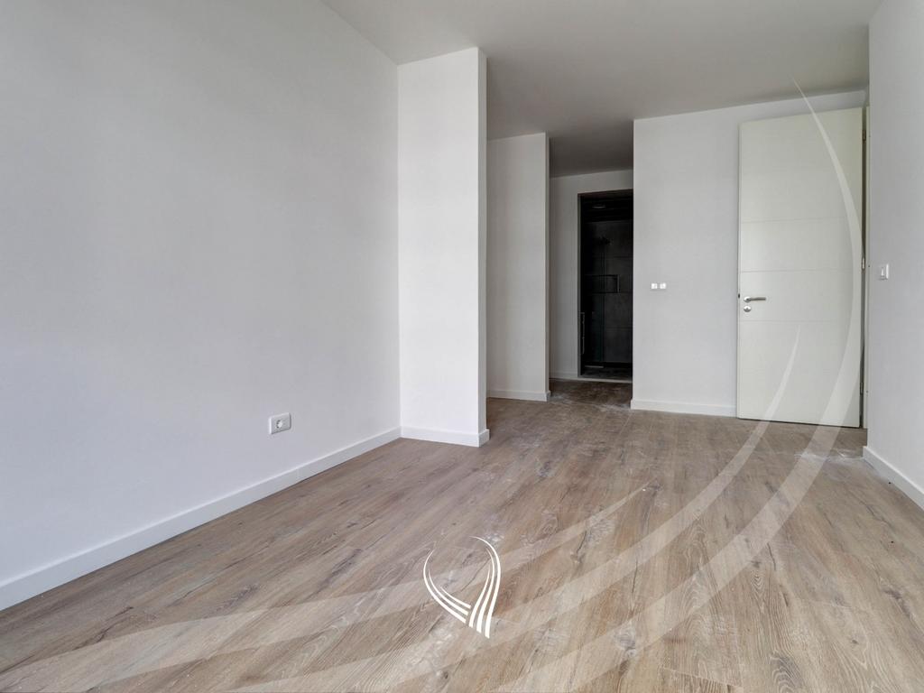 Zyre me 4 dhoma pune me qira në lagjen Mati 1 – Kodrina5