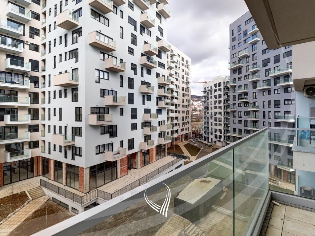 Zyre me 4 dhoma pune me qira në lagjen Mati 1 – Kodrina8