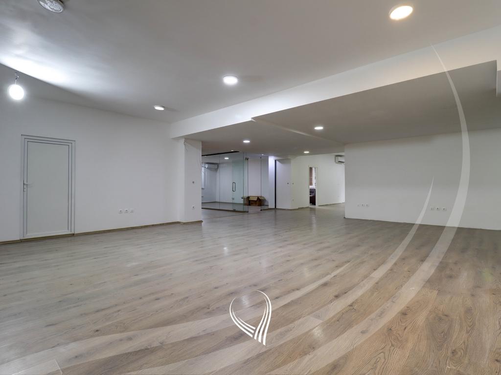 Lokal 300m2 me qira në lagjen Mati 1