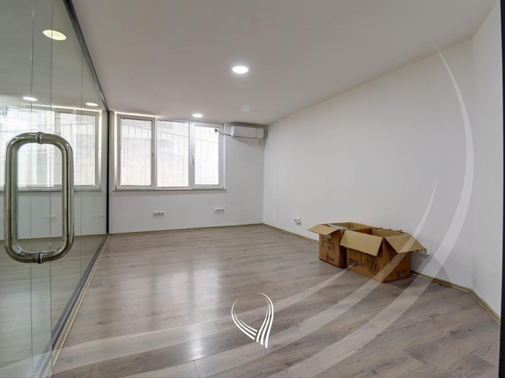 Lokal 300m2 me qira në lagjen Mati 13