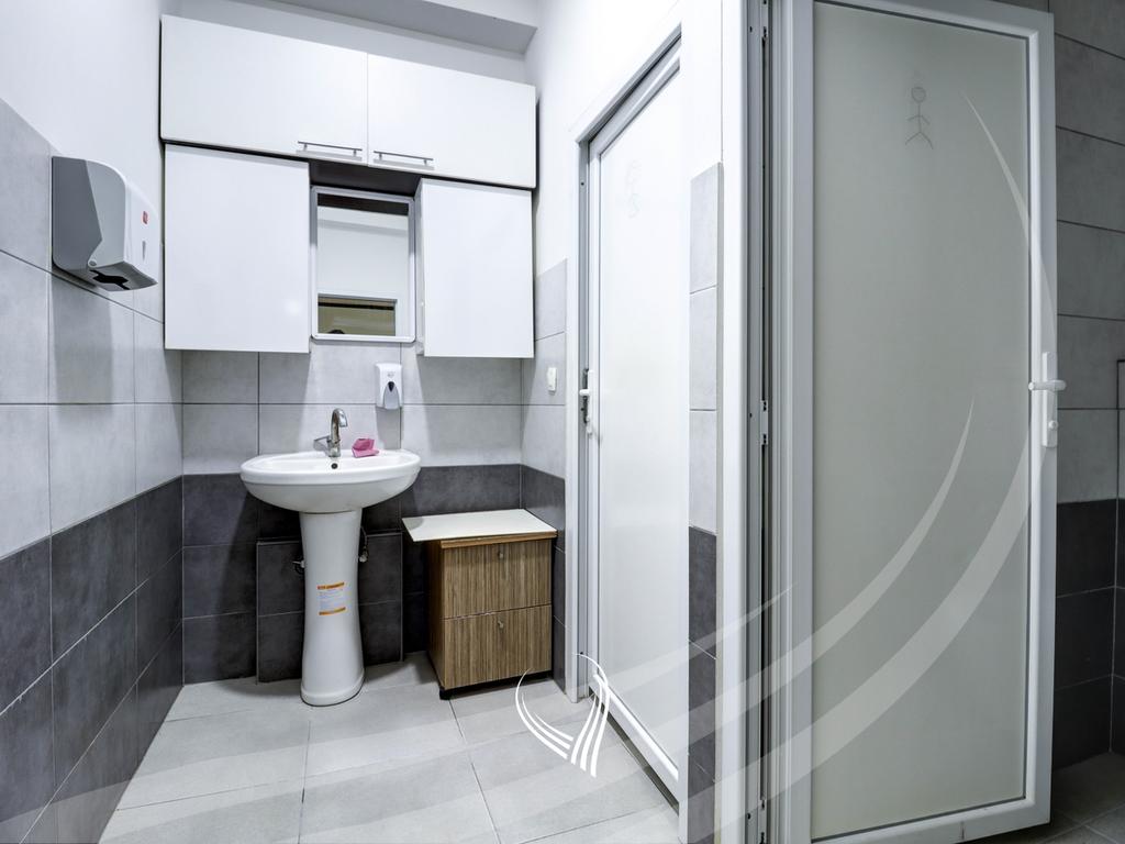 Lokal 300m2 me qira në lagjen Mati 16