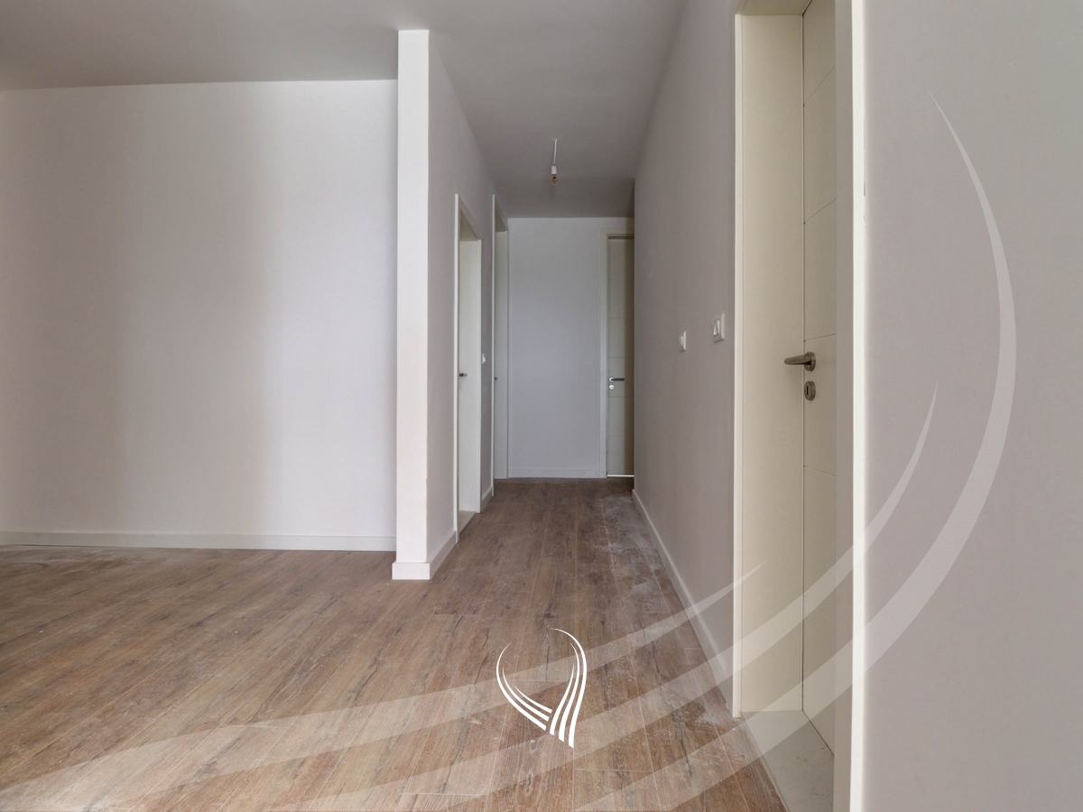 Zyre me 4 dhoma pune me qira në lagjen Mati 1 – Kodrina3