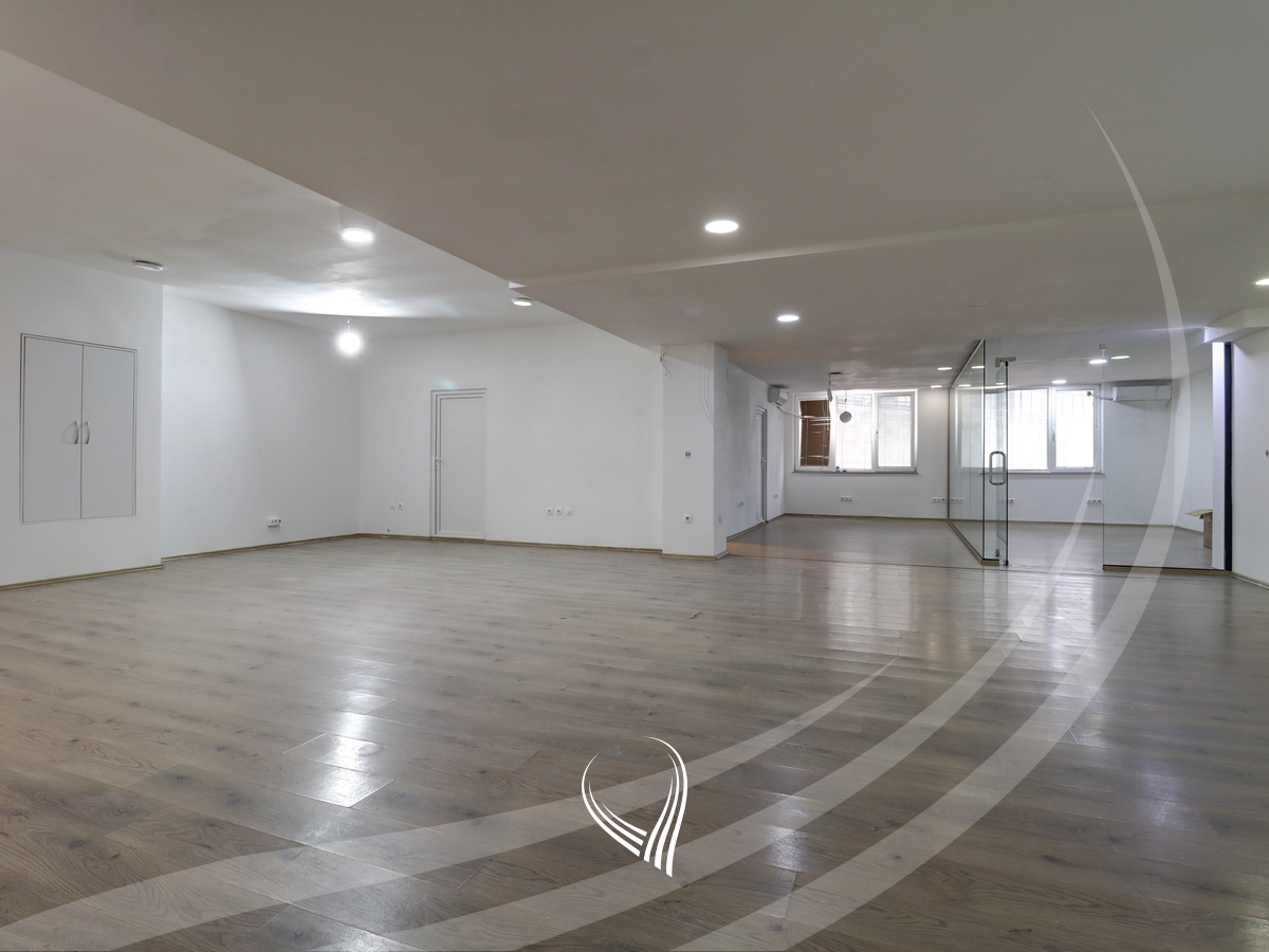 Lokal 300m2 me qira në lagjen Mati 12