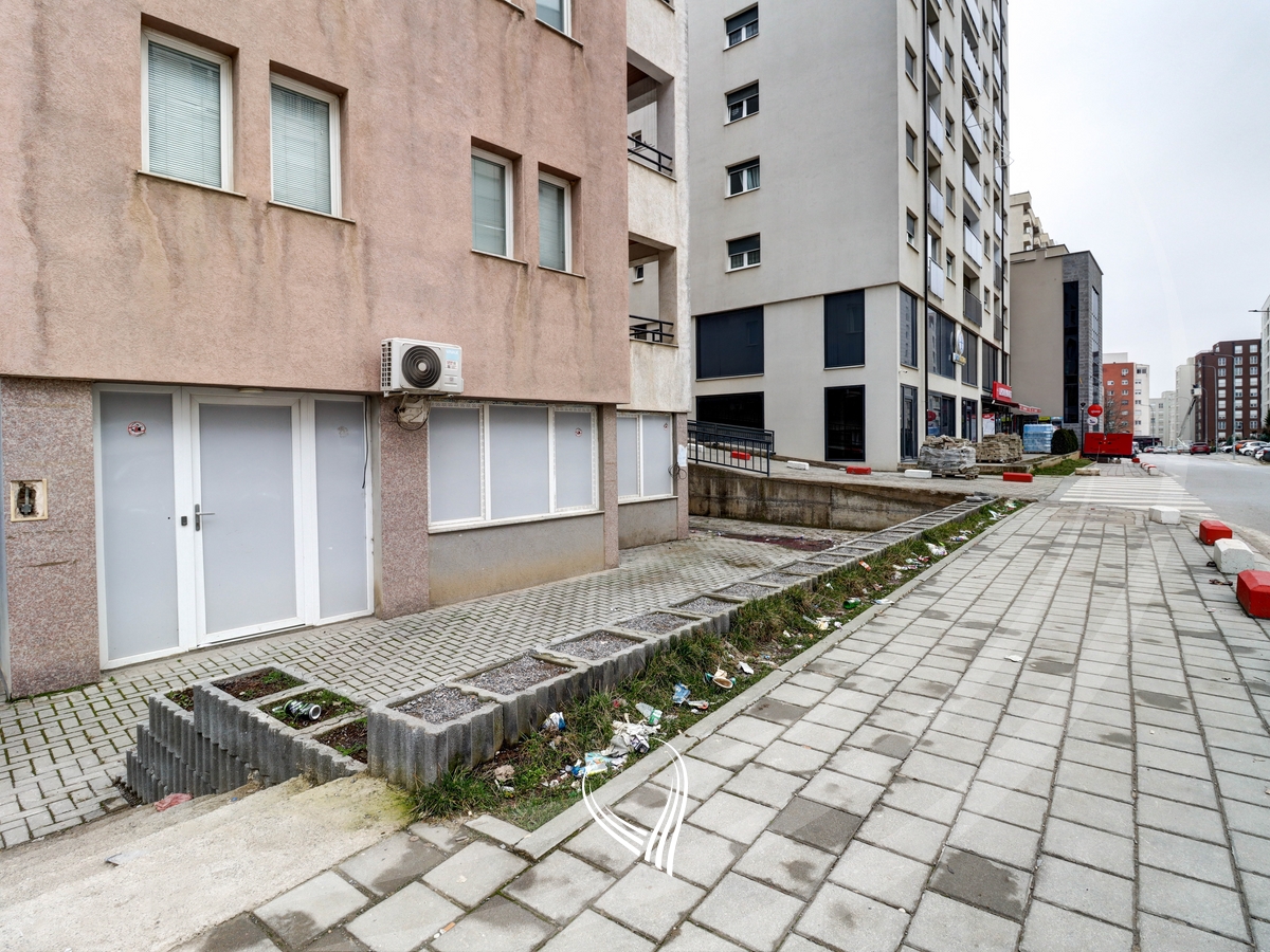 Lokal 300m2 me qira në lagjen Mati 17