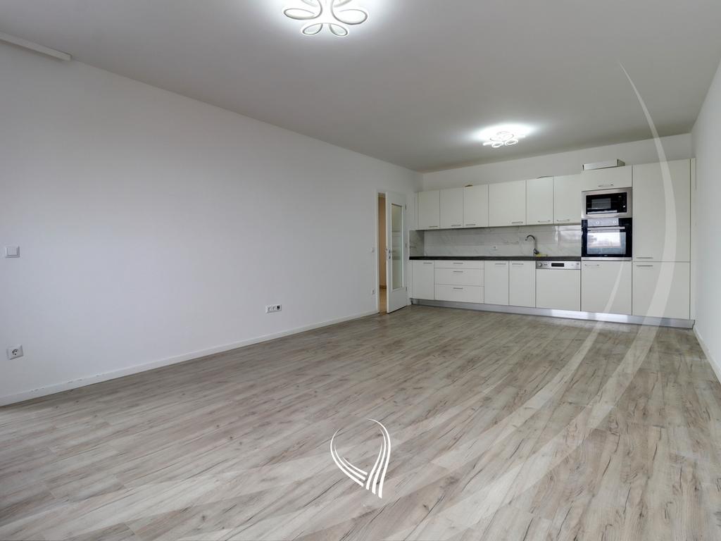 Zyre me 4 dhoma pune me qira në lagjen Mati 12