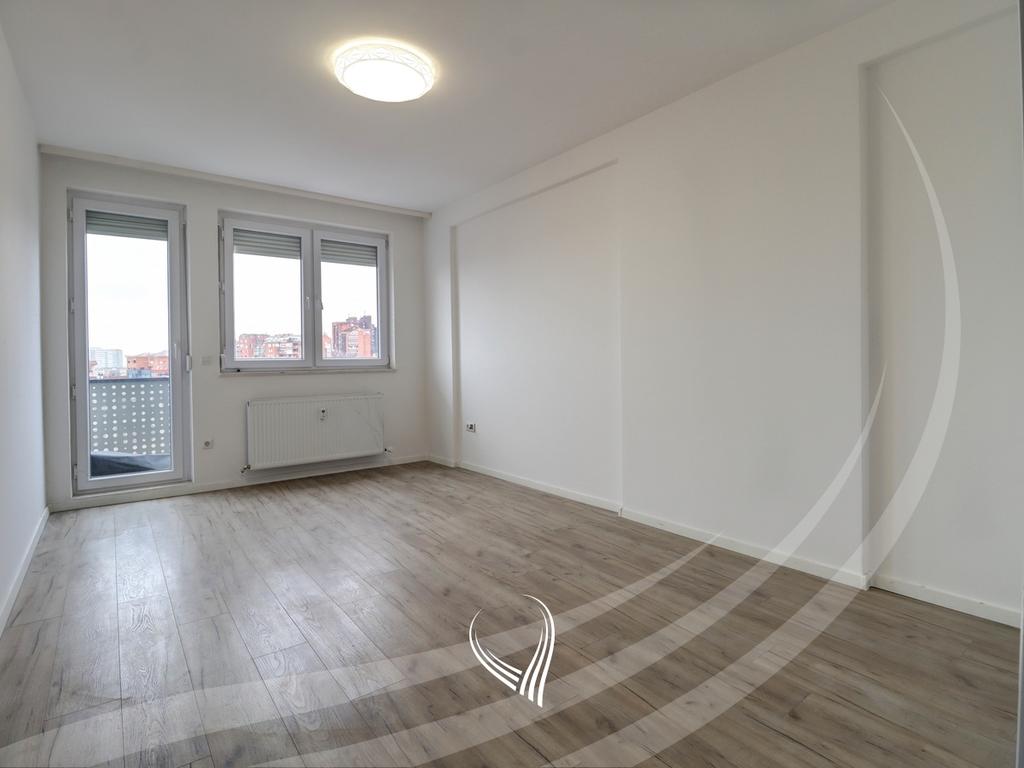 Zyre me 4 dhoma pune me qira në lagjen Mati 14