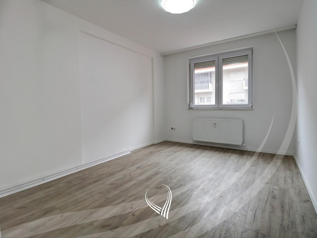 Zyre me 4 dhoma pune me qira në lagjen Mati 15