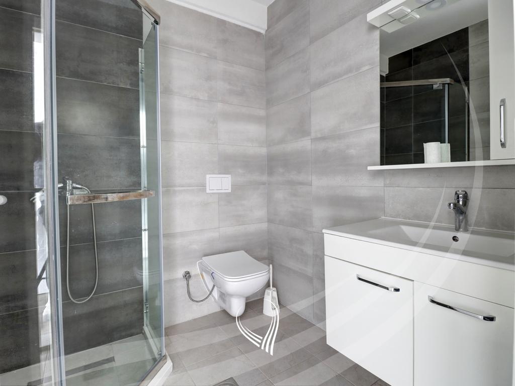 Zyre me 4 dhoma pune me qira në lagjen Mati 18