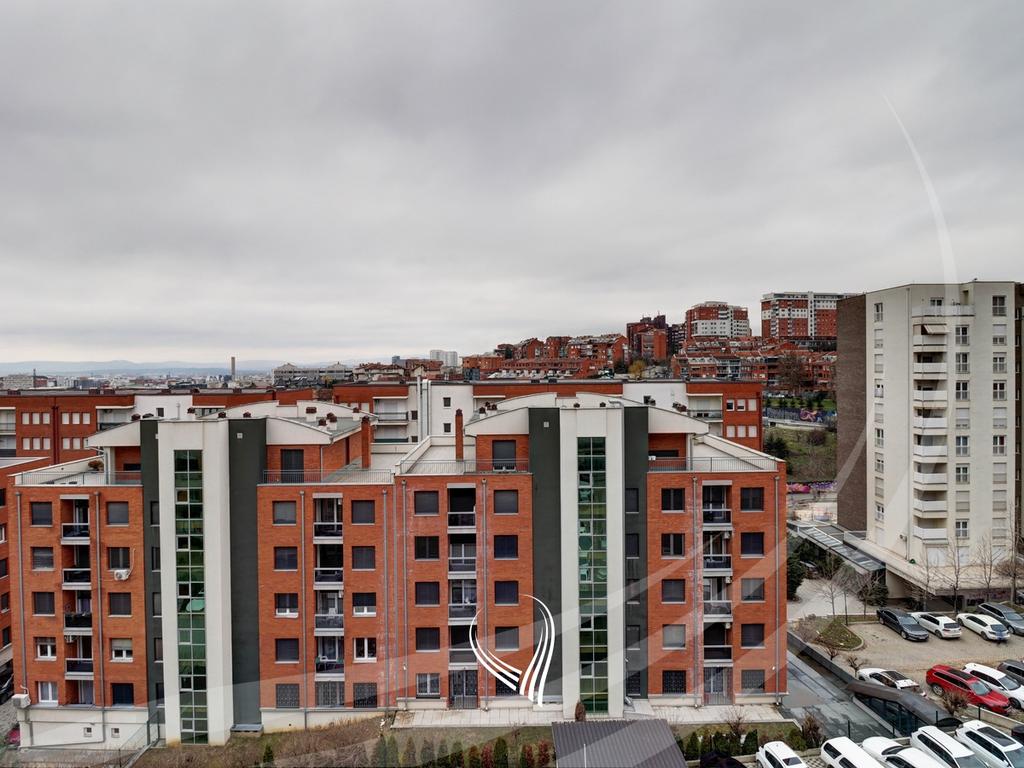 Zyre me 4 dhoma pune me qira në lagjen Mati 19