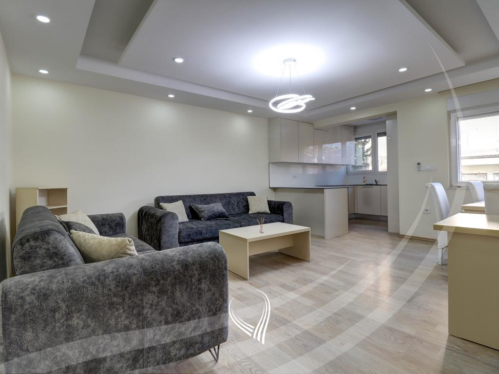 Banesë me 1 dhomë gjumi me qira në lagjen Vëllusha