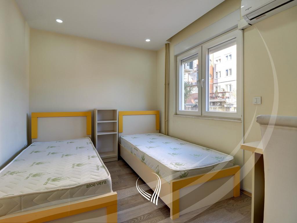 Banesë me 1 dhomë gjumi me qira në lagjen Vëllusha4