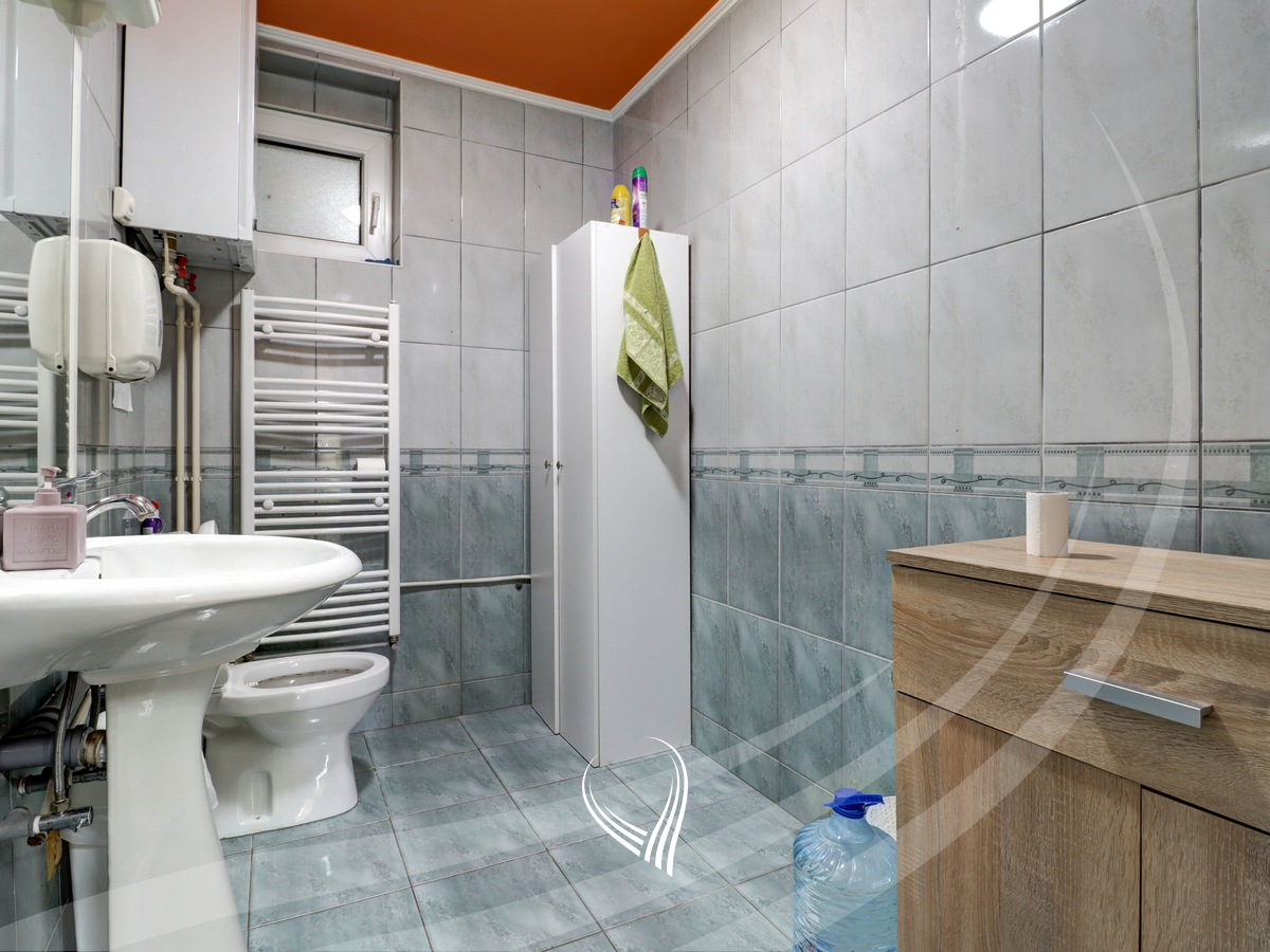 Zyre me 5 dhoma pune me qira në lagjen Ulpiana6