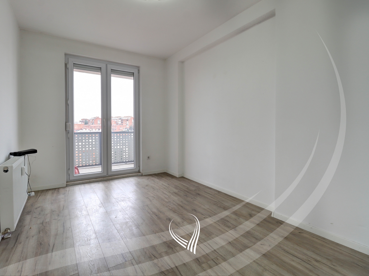 Zyre me 4 dhoma pune me qira në lagjen Mati 13