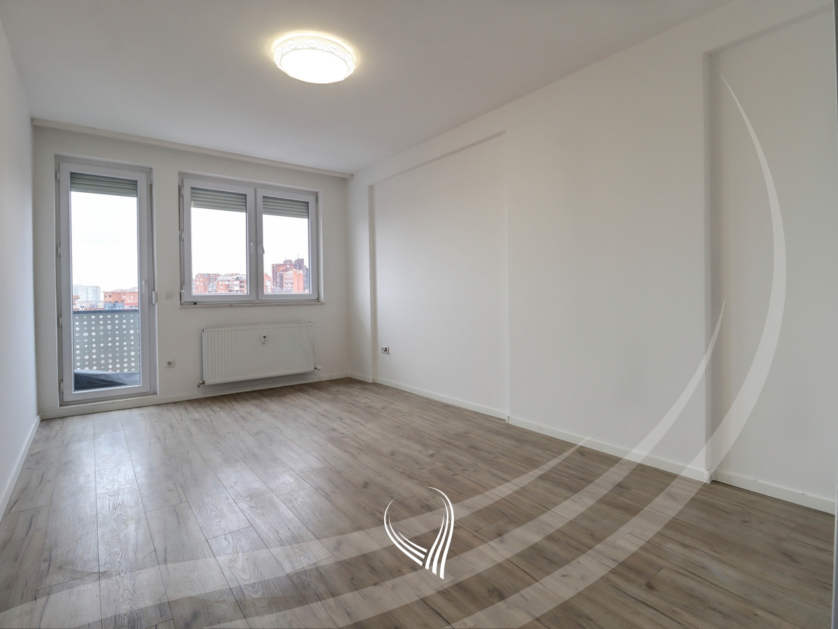 Zyre me 4 dhoma pune me qira në lagjen Mati 14