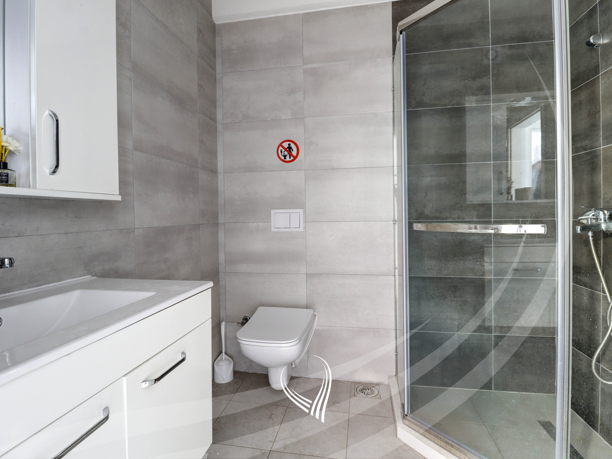 Zyre me 4 dhoma pune me qira në lagjen Mati 17