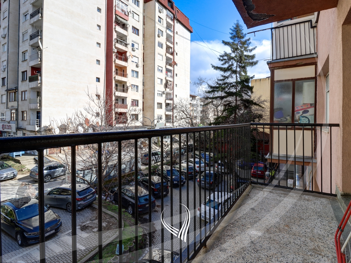 Office space with 3 rooms for rent in the Center9