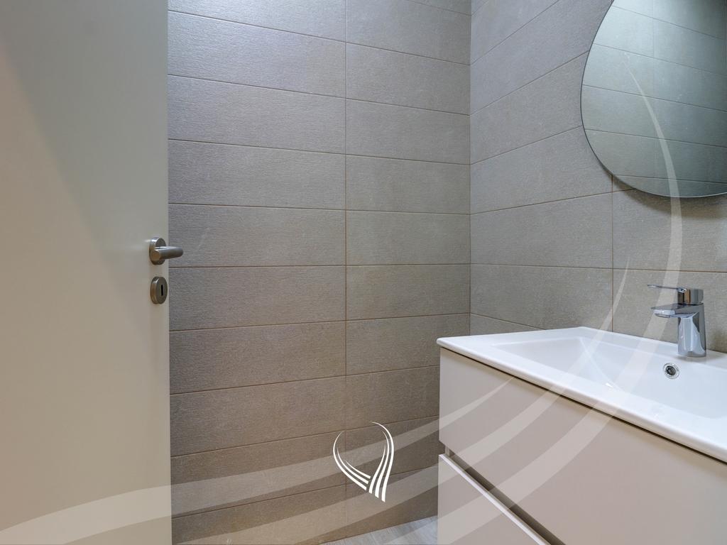 Zyre me 4 dhoma pune me qira në lagjen Lakrishtë – Prime Residence 210