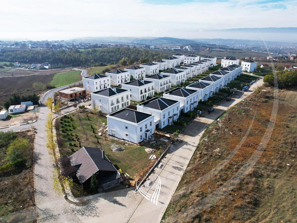 4 bedroom house for sale in Bërnica - Chelsea Point0