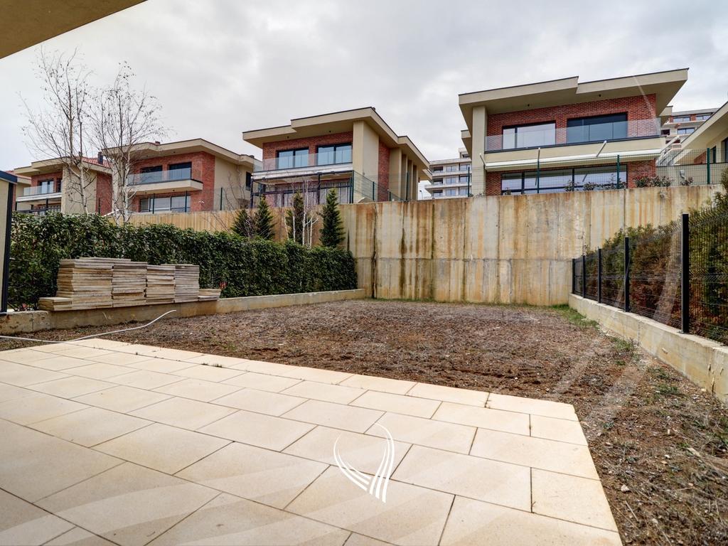 4-bedroom house for rent in the Marigona Hill neighborhood14