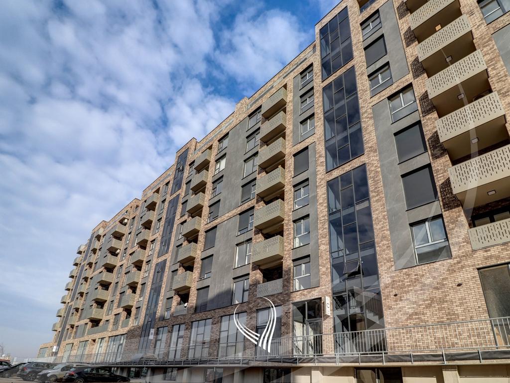 Zyre me 3 dhoma pune me qira në lagjen Prishtina e re10