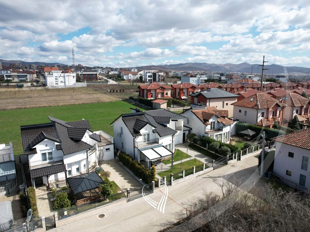 Shtëpi me 3 dhoma gjumi në shitje në Çagllavicë18