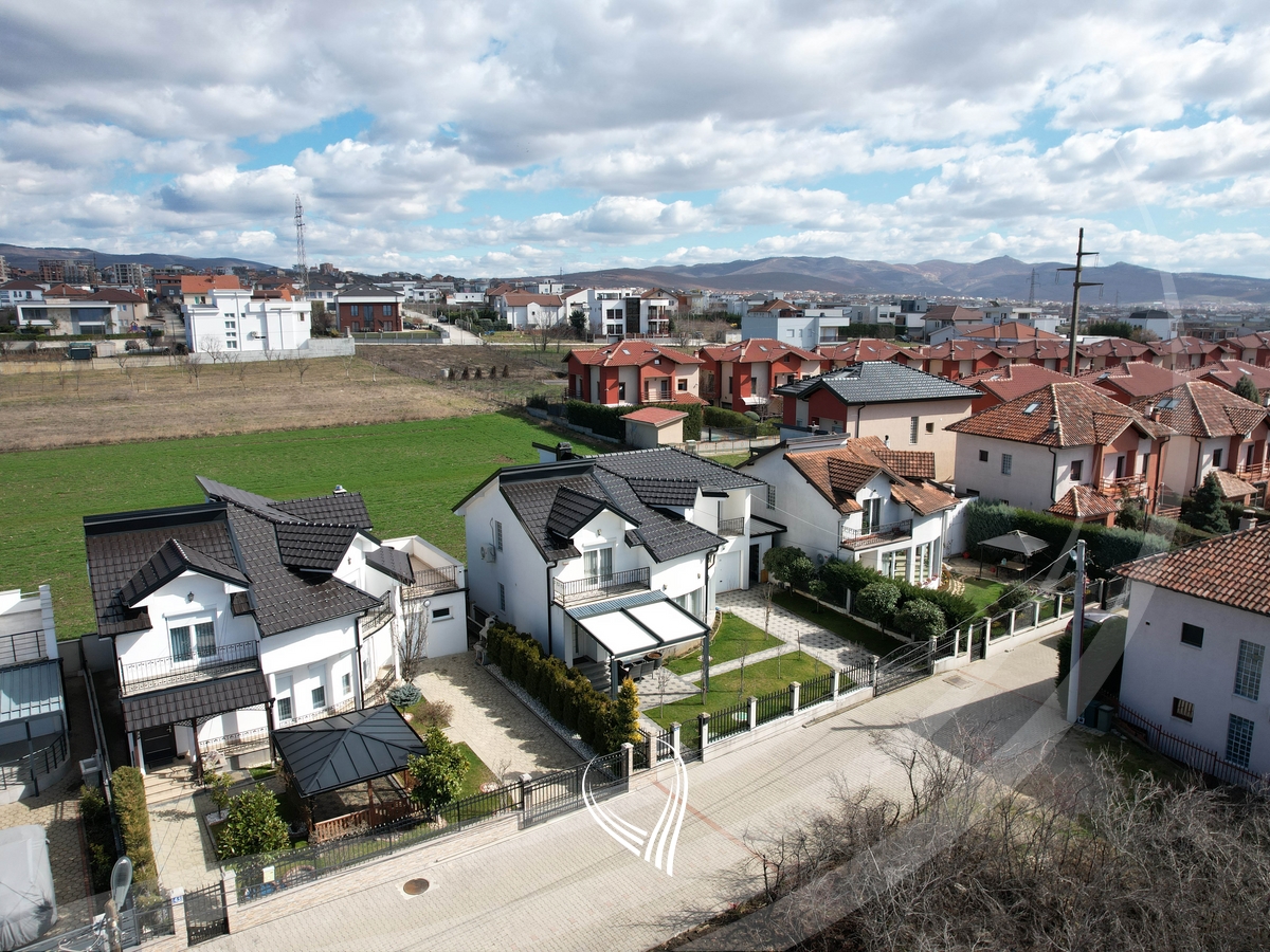 Shtëpi me 3 dhoma gjumi në shitje në Çagllavicë18