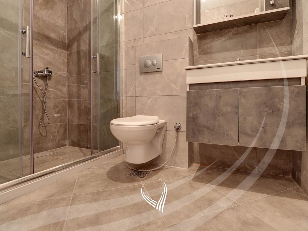 Banesë me 3 dhoma gjumi në shitje në lagjen Mati 111