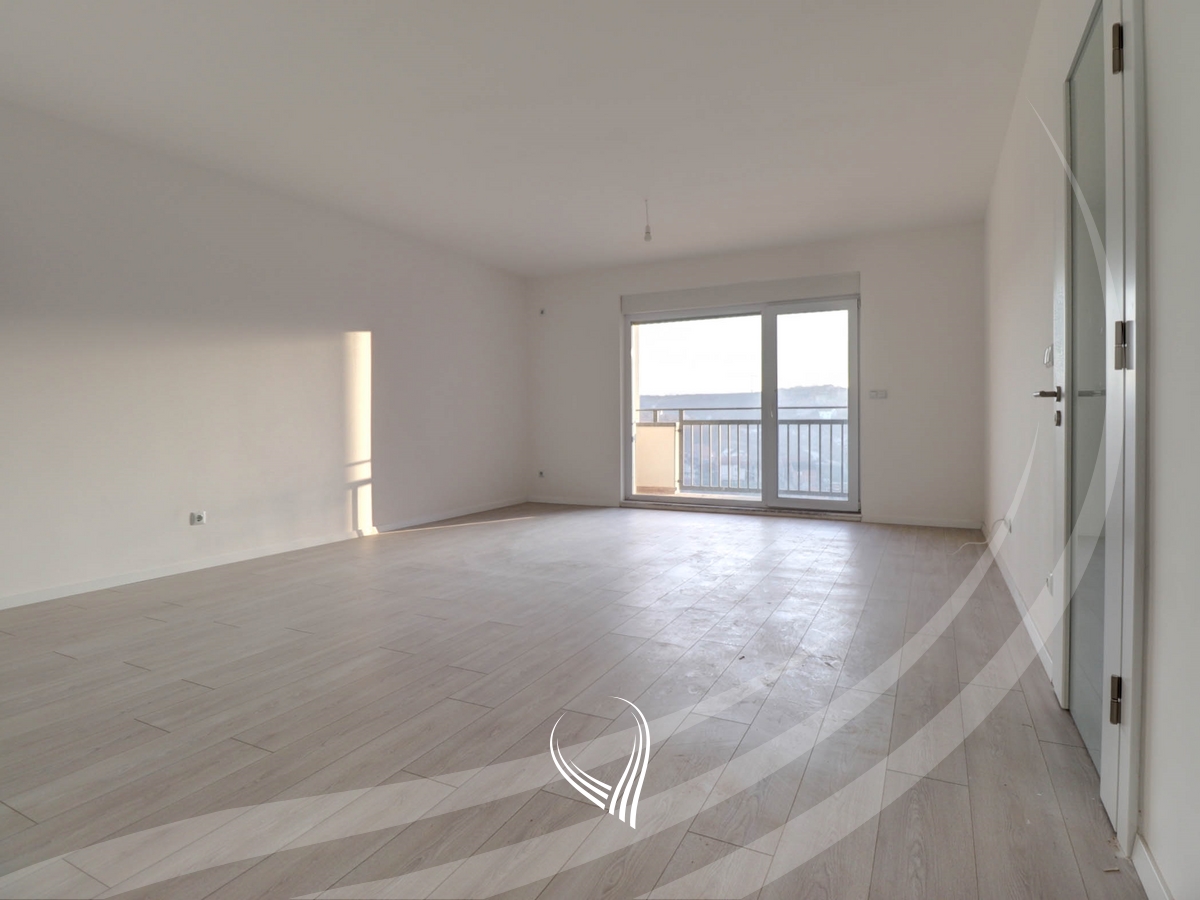 Banesë me 3 dhoma gjumi në shitje në lagjen Mati 11