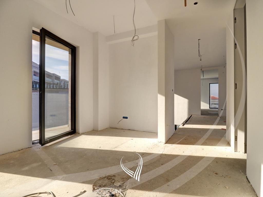 Shtëpi-Rezidencë 750m2 me qira në lagjen Marigona Hill4