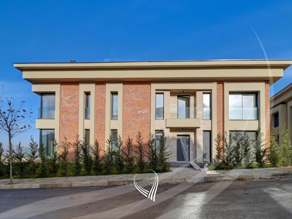 Shtëpi-Rezidencë 750m2 me qira në lagjen Marigona Hill10