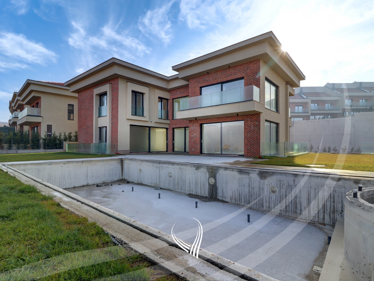 Shtëpi-Rezidencë 750m2 me qira në lagjen Marigona Hill0