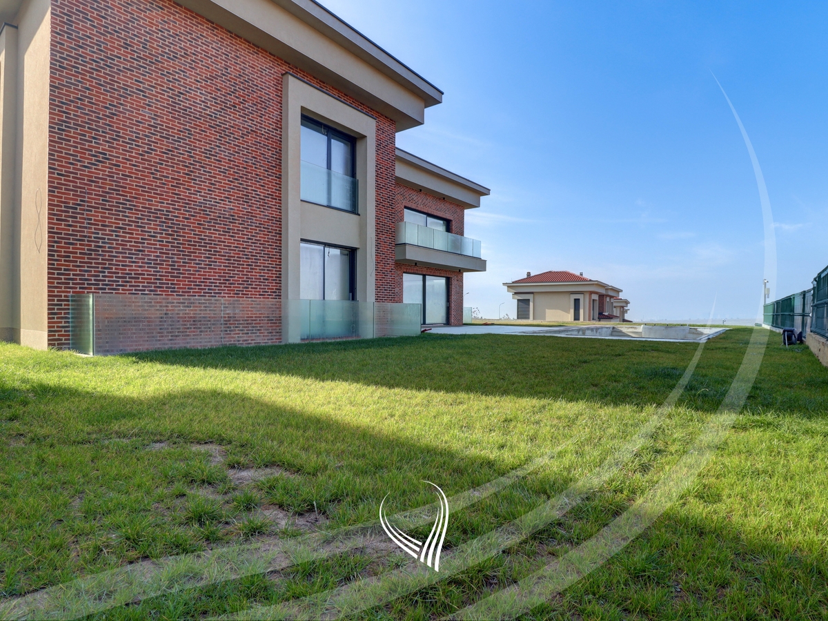 Shtëpi-Rezidencë 750m2 me qira në lagjen Marigona Hill8