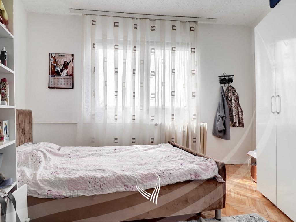 Apartment with 2 bedrooms for sale in the Ulpiana neighborhood2