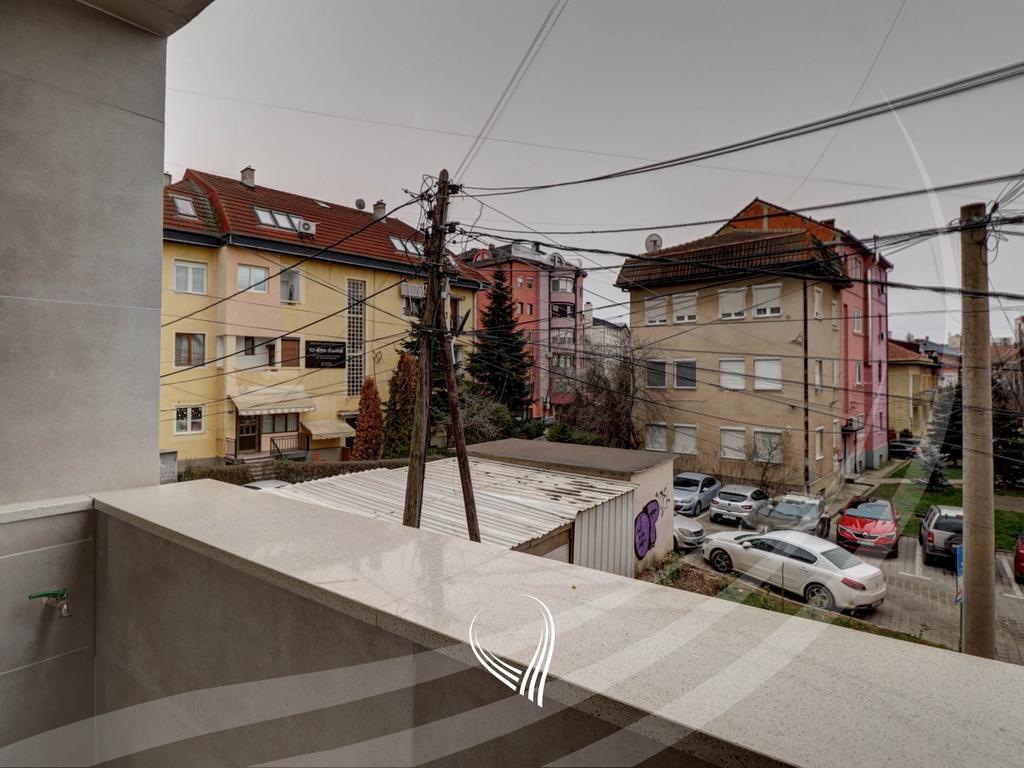 Banesë me 2 dhoma gjumi me qira në Qendër16