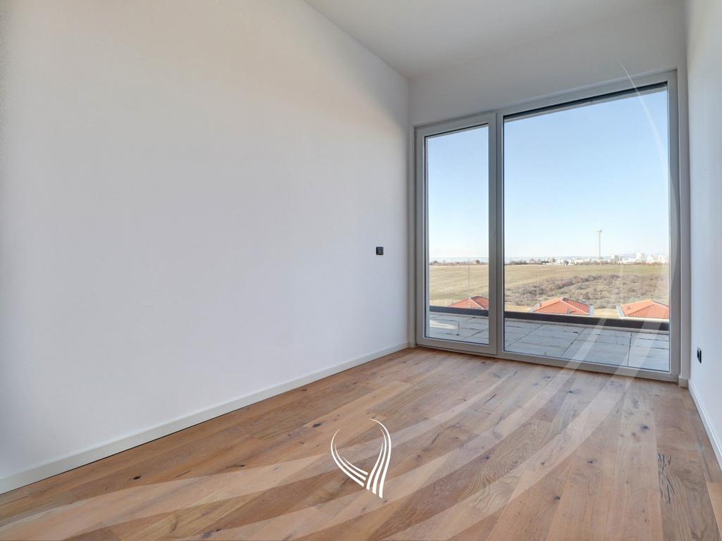 Penthouse tarracier 246.35m2 në shitje në lagjen Marigona Hill8