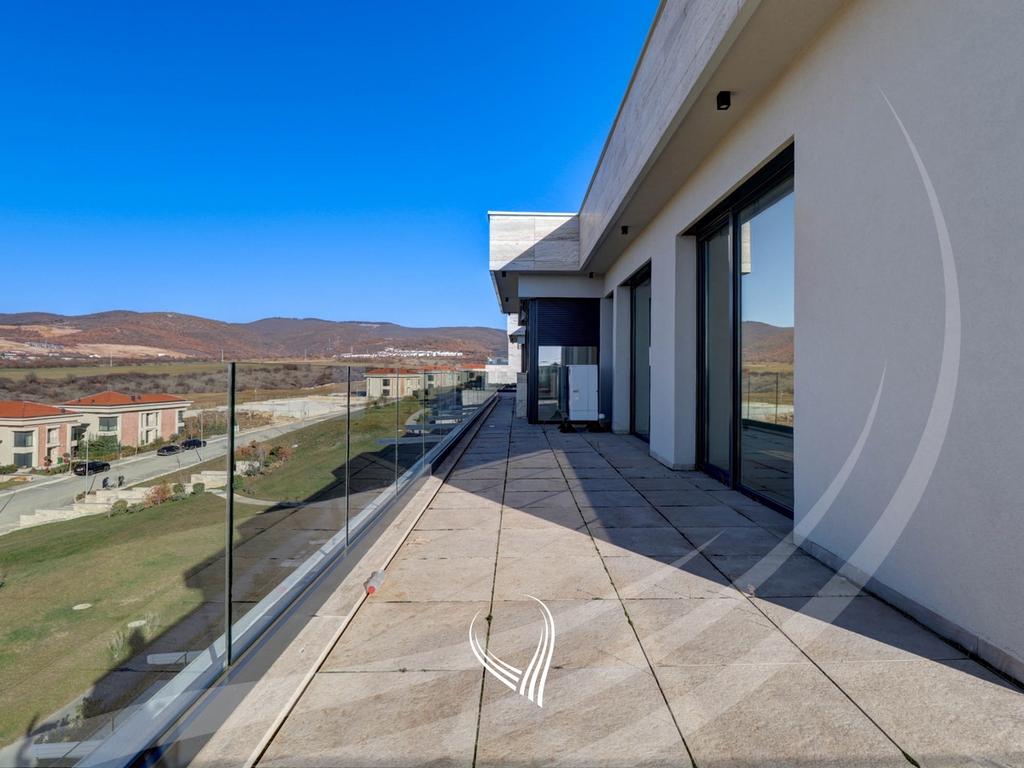 Penthouse tarracier 246.35m2 në shitje në lagjen Marigona Hill14