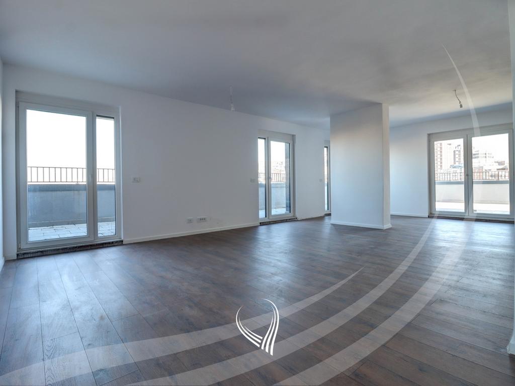 Penthouse me 4 dhoma gjumi në shitje në lagjen Prishtina e Re