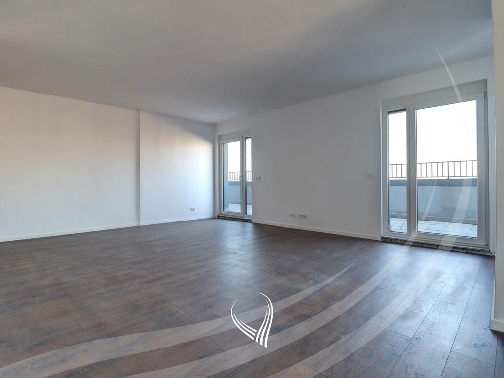 Penthouse me 4 dhoma gjumi në shitje në lagjen Prishtina e Re1