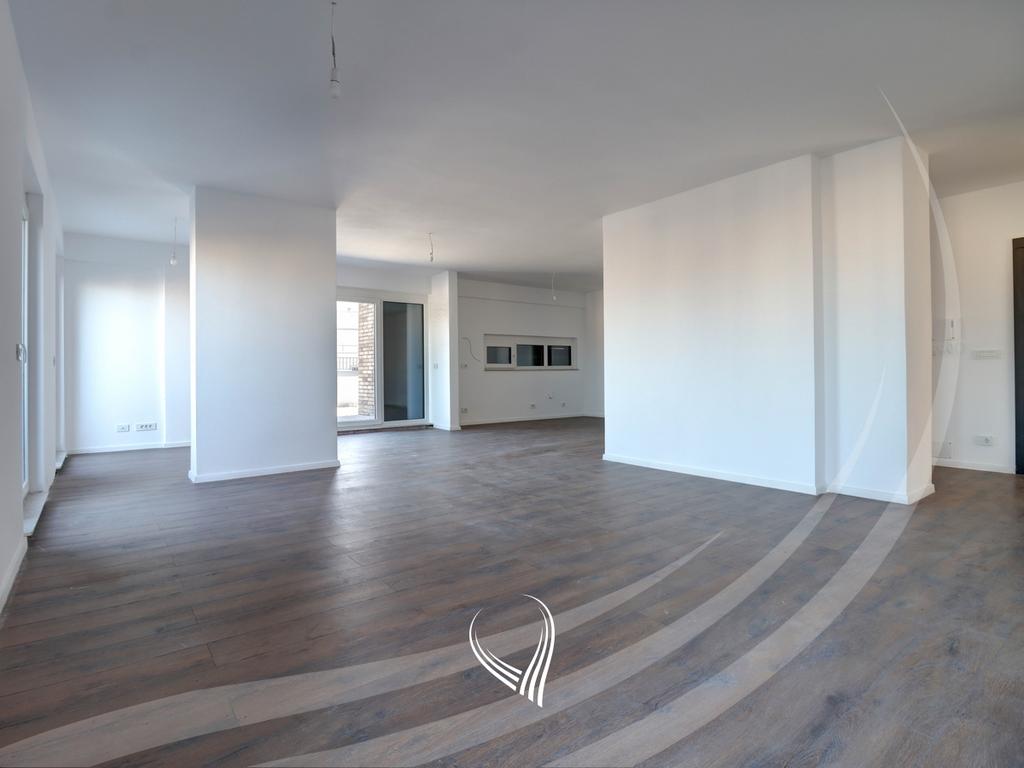 Penthouse me 4 dhoma gjumi në shitje në lagjen Prishtina e Re2