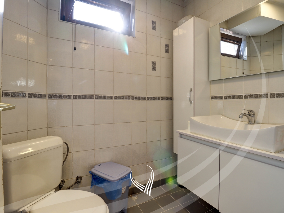 Zyre me 4 dhoma pune me qira në lagjen Dardania12