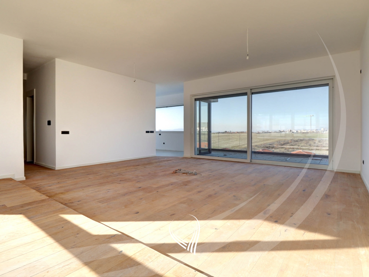 Penthouse tarracier 246.35m2 në shitje në lagjen Marigona Hill1