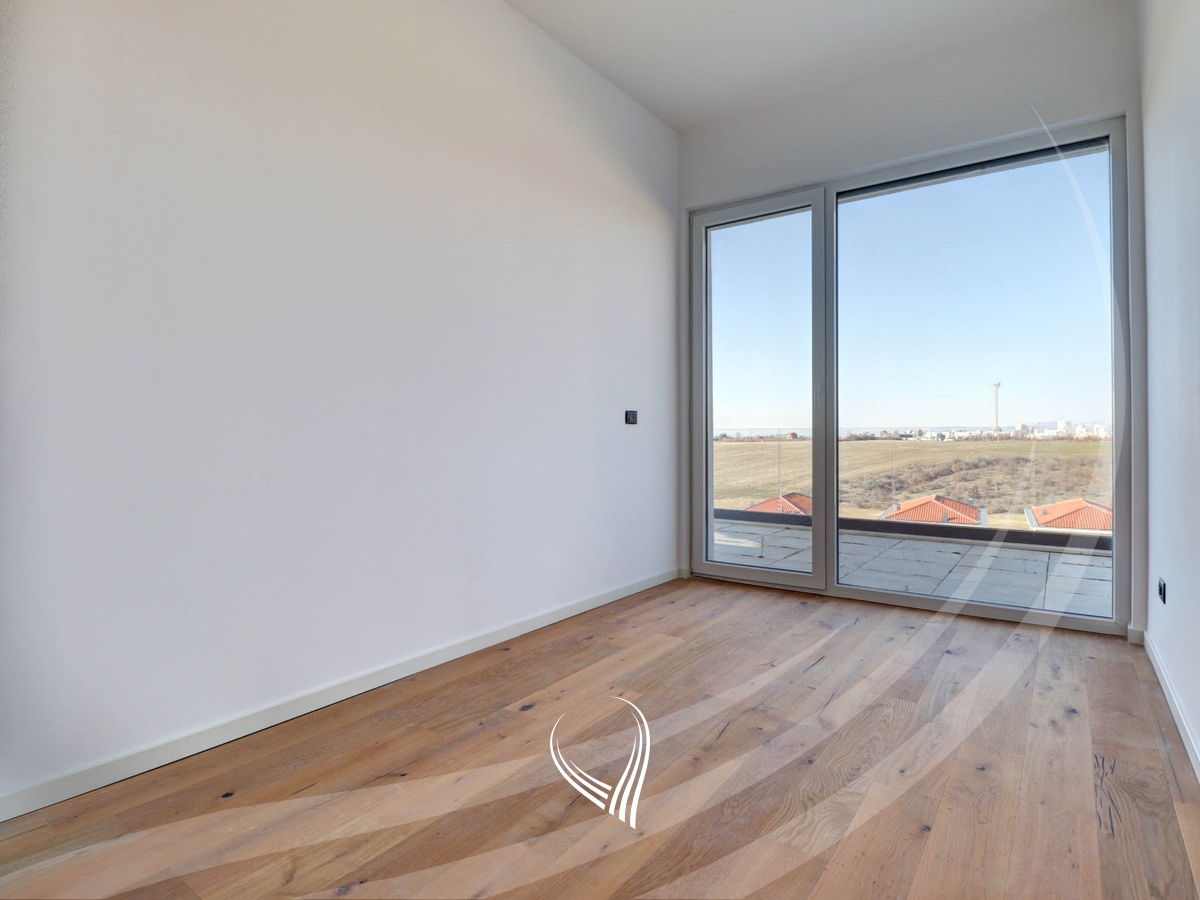Penthouse tarracier 246.35m2 në shitje në lagjen Marigona Hill8